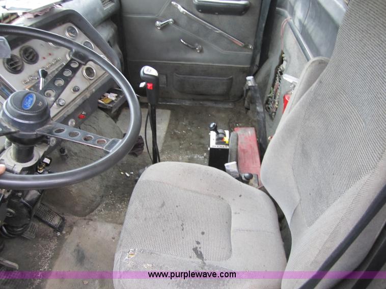image for item 3804 1994 Ford LTL9000 semi truck
