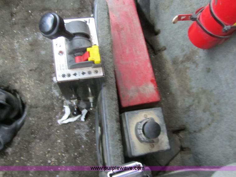 image for item 3804 1994 Ford LTL9000 semi truck