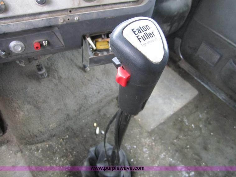 image for item 3804 1994 Ford LTL9000 semi truck