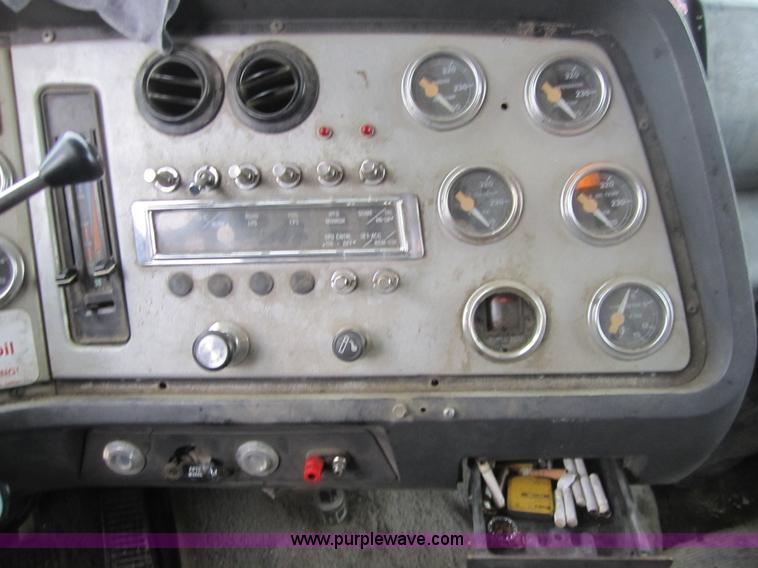 image for item 3804 1994 Ford LTL9000 semi truck