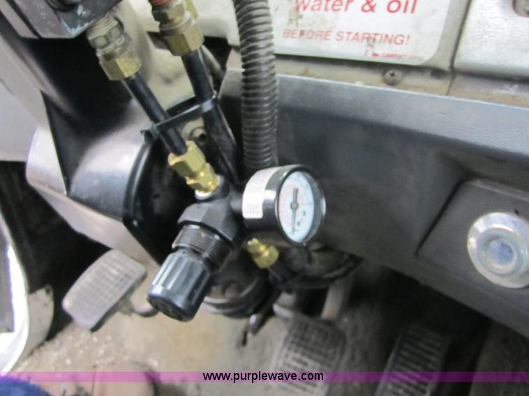 image for item 3804 1994 Ford LTL9000 semi truck