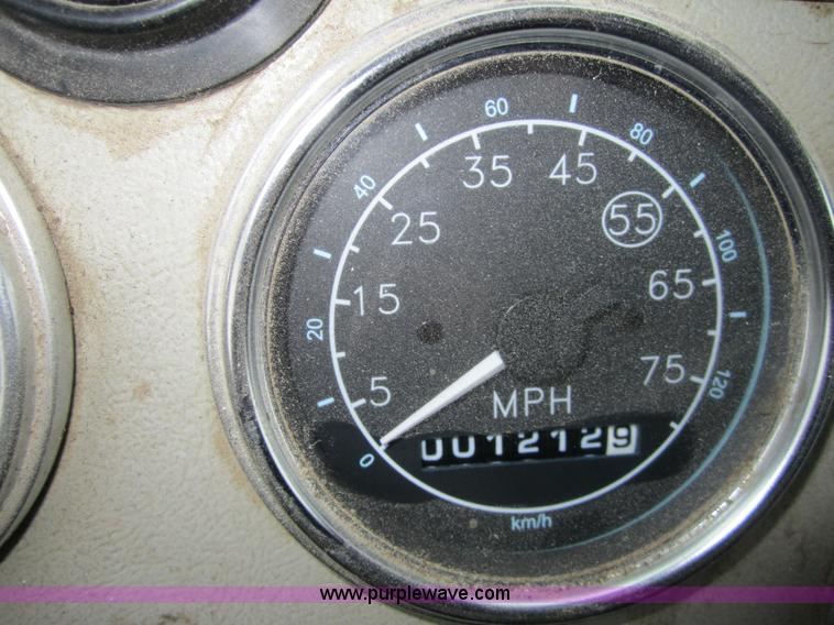 image for item 3804 1994 Ford LTL9000 semi truck