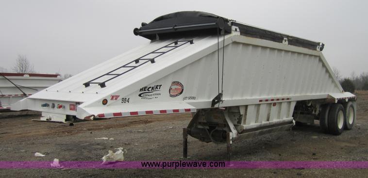 image for item 3805 2006 CTS BDT-40 40' belly dump trailer