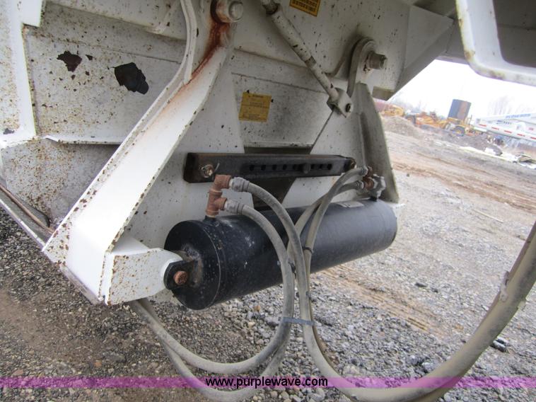 image for item 3805 2006 CTS BDT-40 40' belly dump trailer