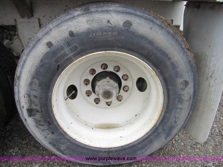 image for item 3805 2006 CTS BDT-40 40' belly dump trailer