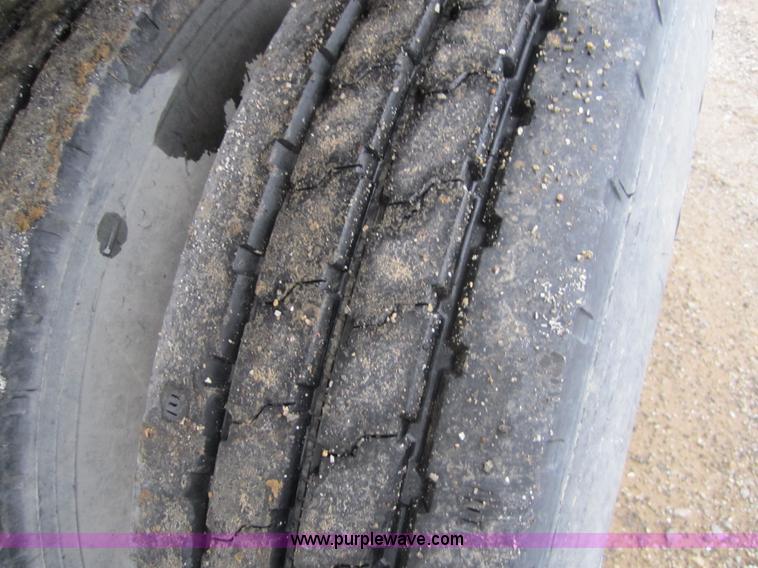 image for item 3806 2002 Flowboy 40' belly dump trailer