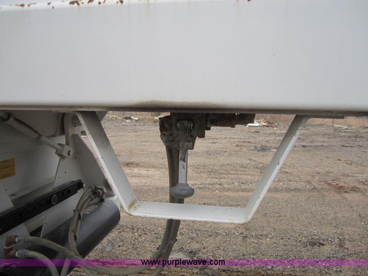 image for item 3807 2007 CTS BDT-40 40' belly dump trailer