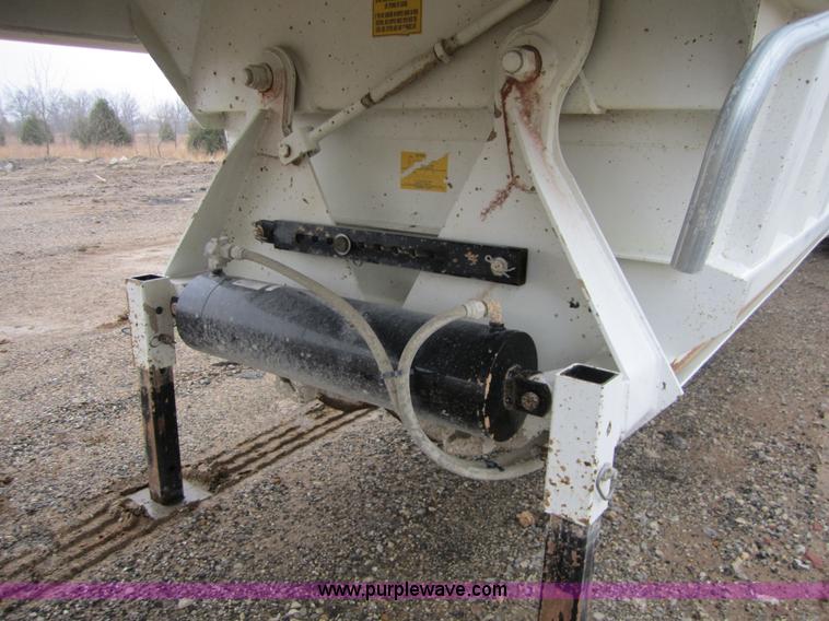 image for item 3807 2007 CTS BDT-40 40' belly dump trailer