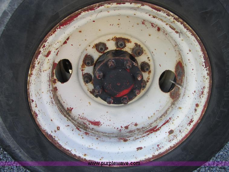 image for item 3835 1992 International 7100 dump truck