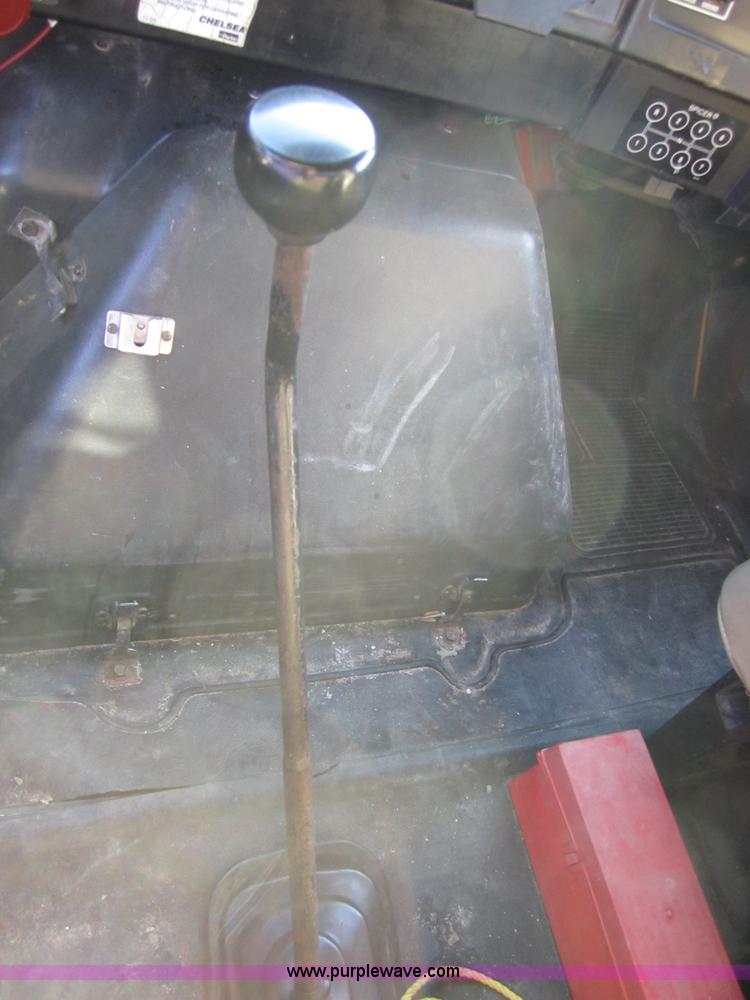 image for item 3835 1992 International 7100 dump truck