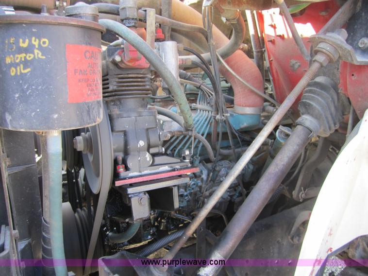 image for item 3835 1992 International 7100 dump truck