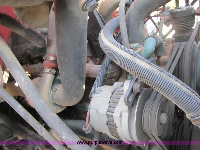 image for item 3835 1992 International 7100 dump truck