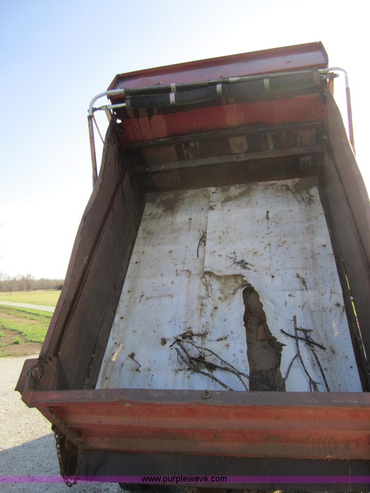 image for item 3835 1992 International 7100 dump truck