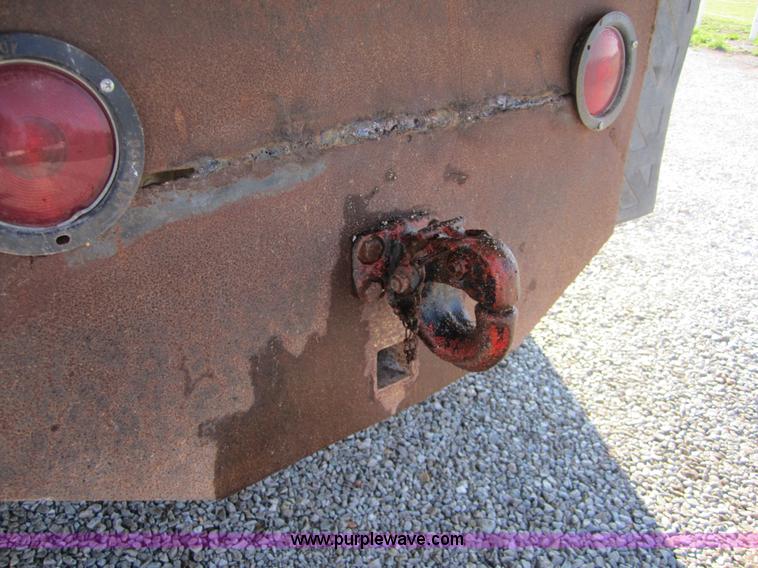 image for item 3835 1992 International 7100 dump truck