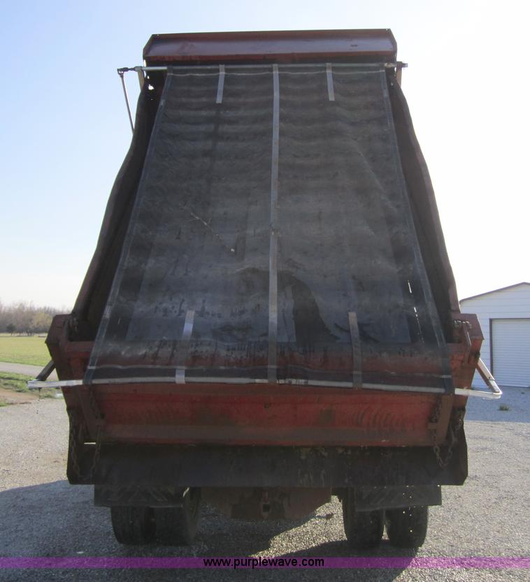 image for item 3835 1992 International 7100 dump truck