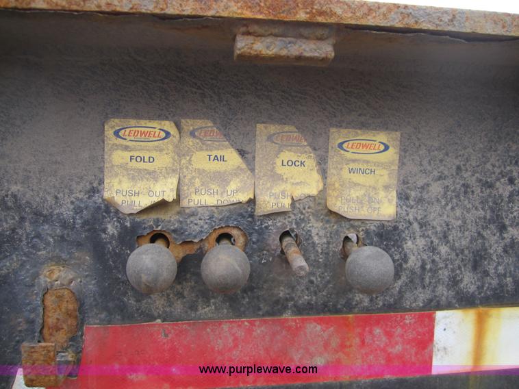 image for item 3837 2005 Ledwell Hydratail 53' triple axle