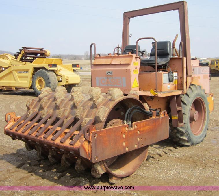 image for item 3838 1992 Case WB602 vibratory compactor