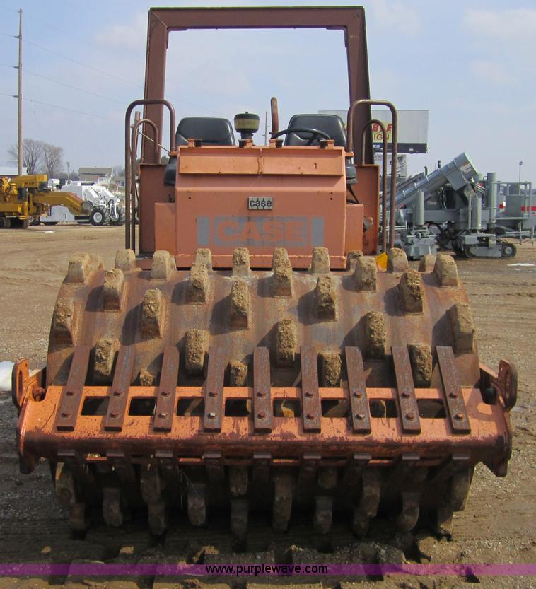 image for item 3838 1992 Case WB602 vibratory compactor