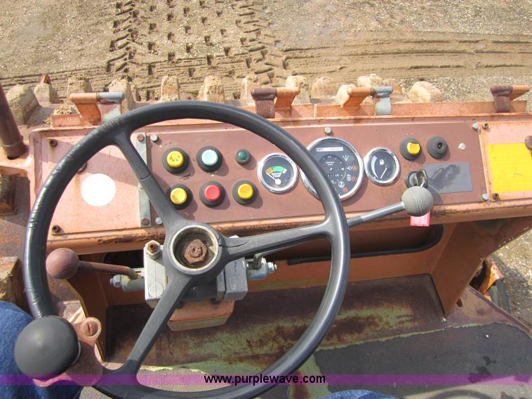 image for item 3838 1992 Case WB602 vibratory compactor