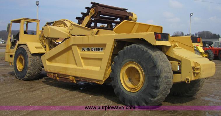image for item 3839 1993 John Deere 862B elevating scraper