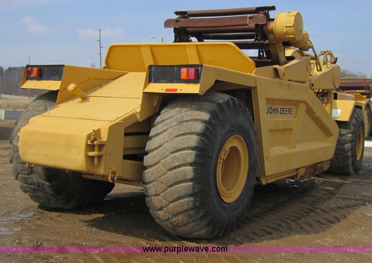 image for item 3839 1993 John Deere 862B elevating scraper