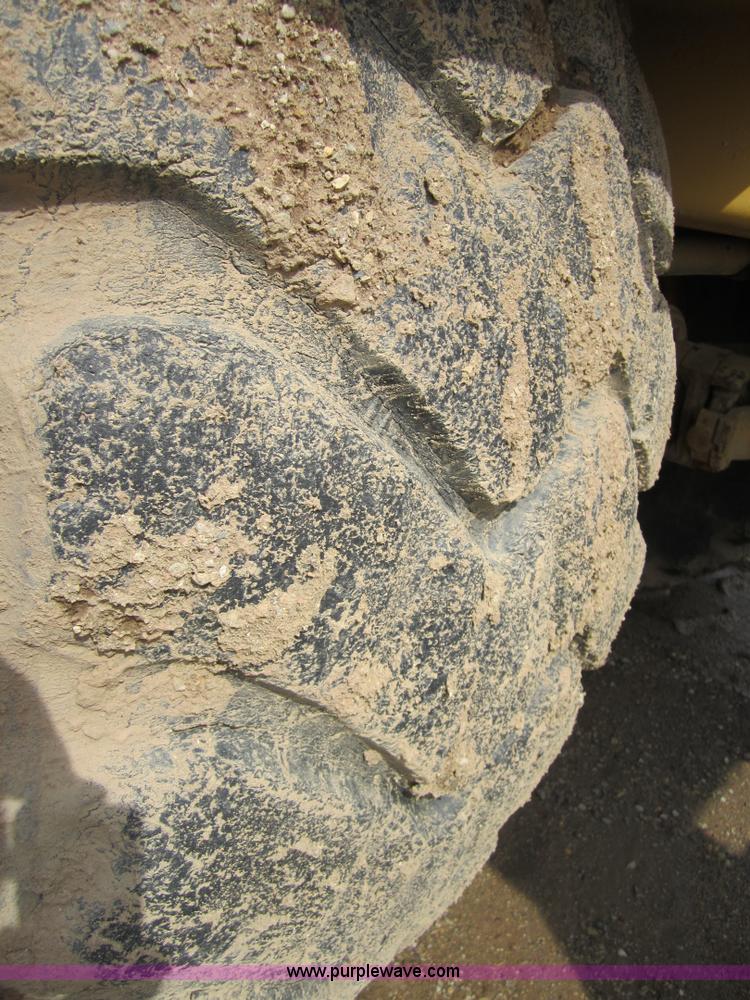 image for item 3839 1993 John Deere 862B elevating scraper