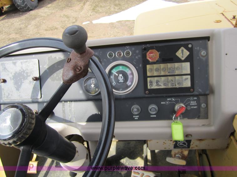 image for item 3839 1993 John Deere 862B elevating scraper