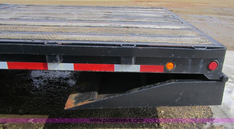 image for item 3840 1999 Ledwell 48' Hydratail equipment trailer