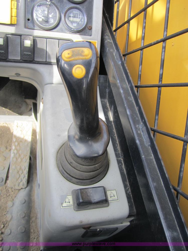 image for item 3841 2001 Caterpillar TH103 telehandler