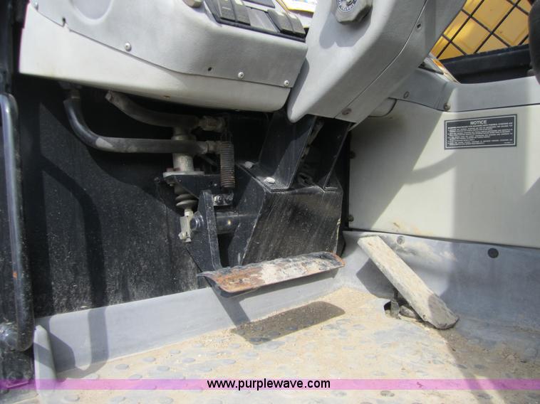 image for item 3841 2001 Caterpillar TH103 telehandler