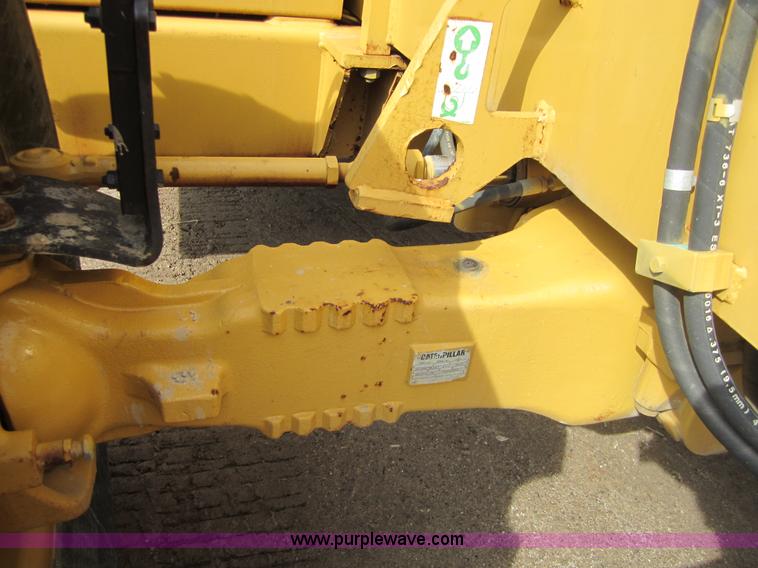 image for item 3841 2001 Caterpillar TH103 telehandler