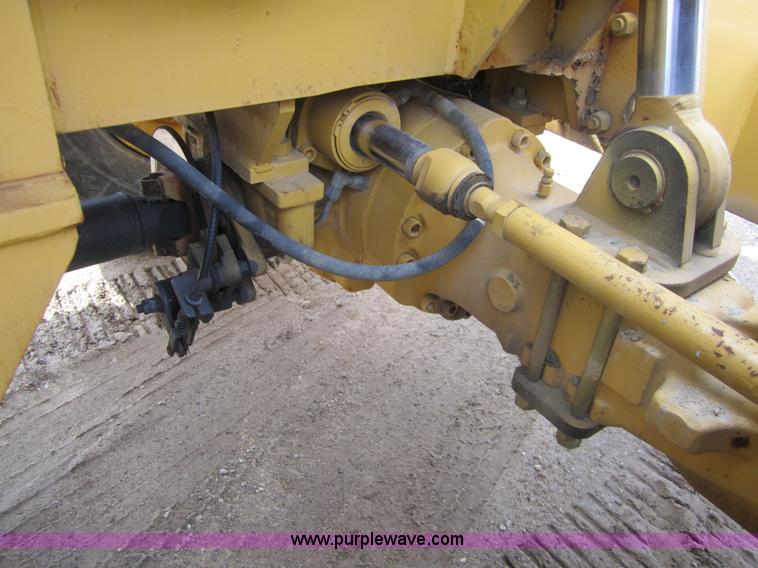 image for item 3841 2001 Caterpillar TH103 telehandler