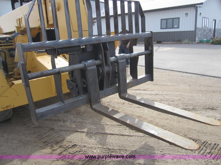 image for item 3841 2001 Caterpillar TH103 telehandler