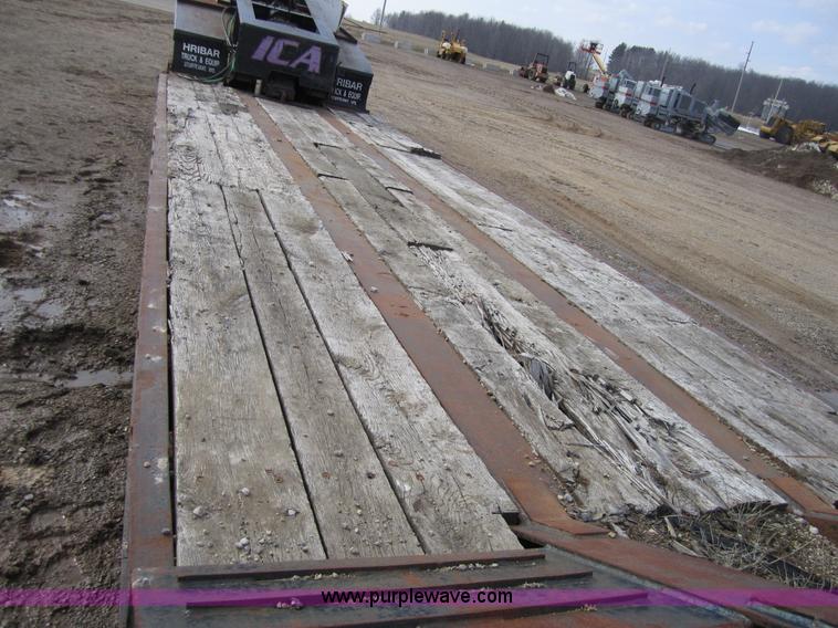 image for item 3842 1999 Witzco RG-35 35-ton detach equipment trailer