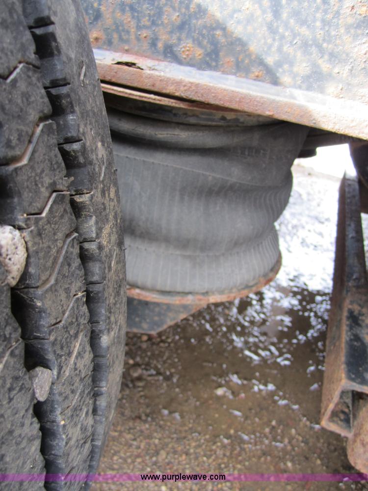 image for item 3842 1999 Witzco RG-35 35-ton detach equipment trailer