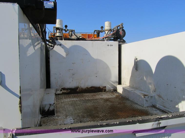 image for item 4102 2004 Ford F550 Super Duty XL service truck