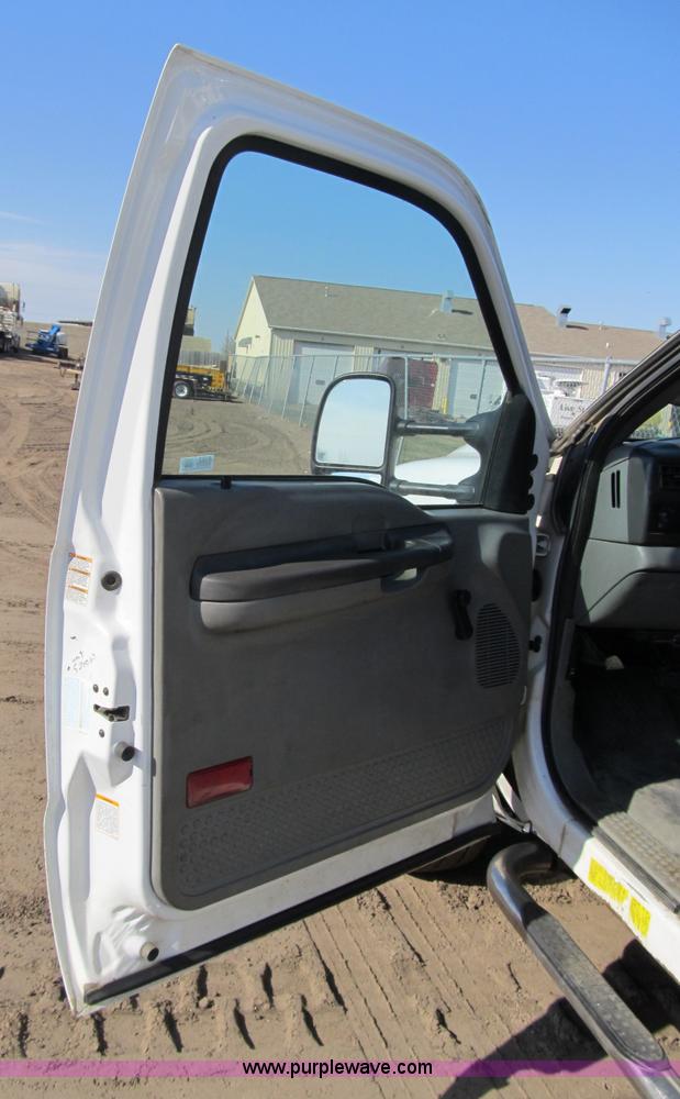 image for item 4102 2004 Ford F550 Super Duty XL service truck