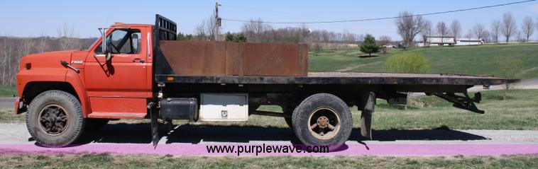 image for item 4707 1991 Ford F800 rollback truck