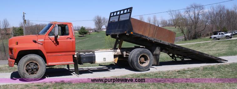 image for item 4707 1991 Ford F800 rollback truck