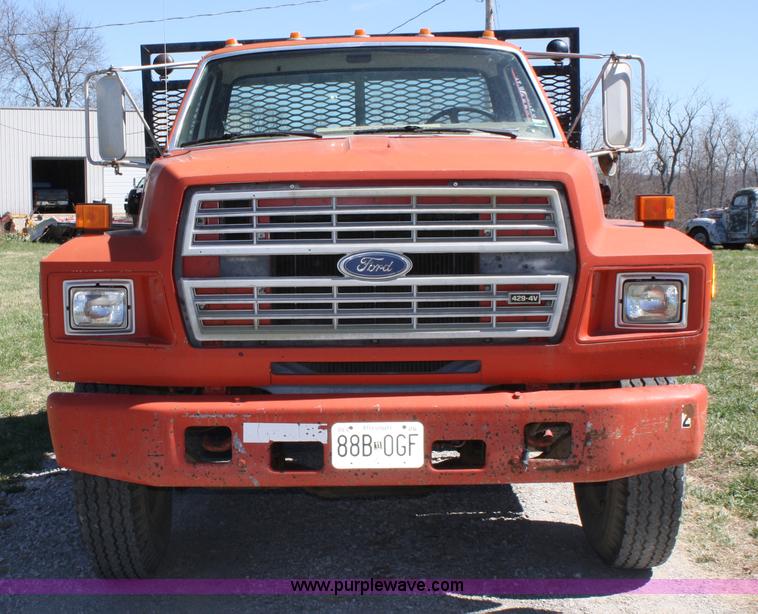 image for item 4707 1991 Ford F800 rollback truck