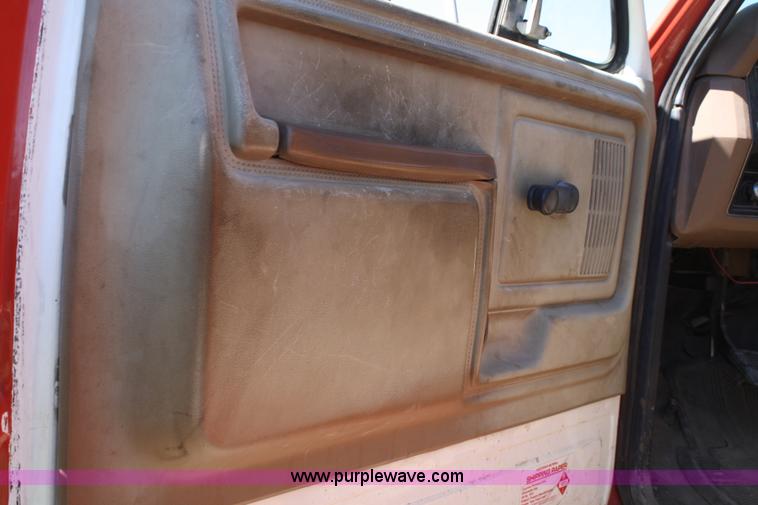 image for item 4707 1991 Ford F800 rollback truck