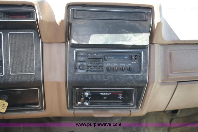 image for item 4707 1991 Ford F800 rollback truck