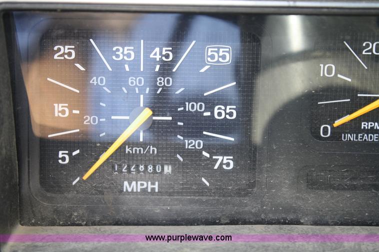 image for item 4707 1991 Ford F800 rollback truck