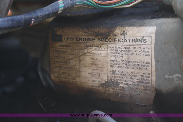 image for item 4707 1991 Ford F800 rollback truck