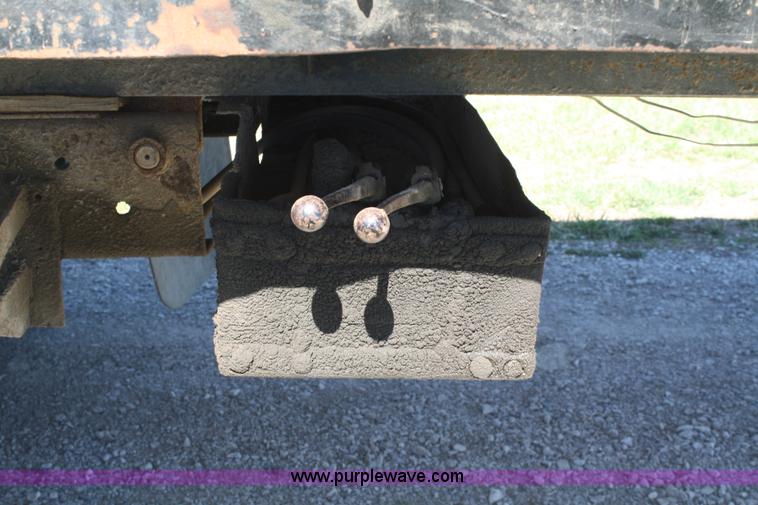 image for item 4707 1991 Ford F800 rollback truck