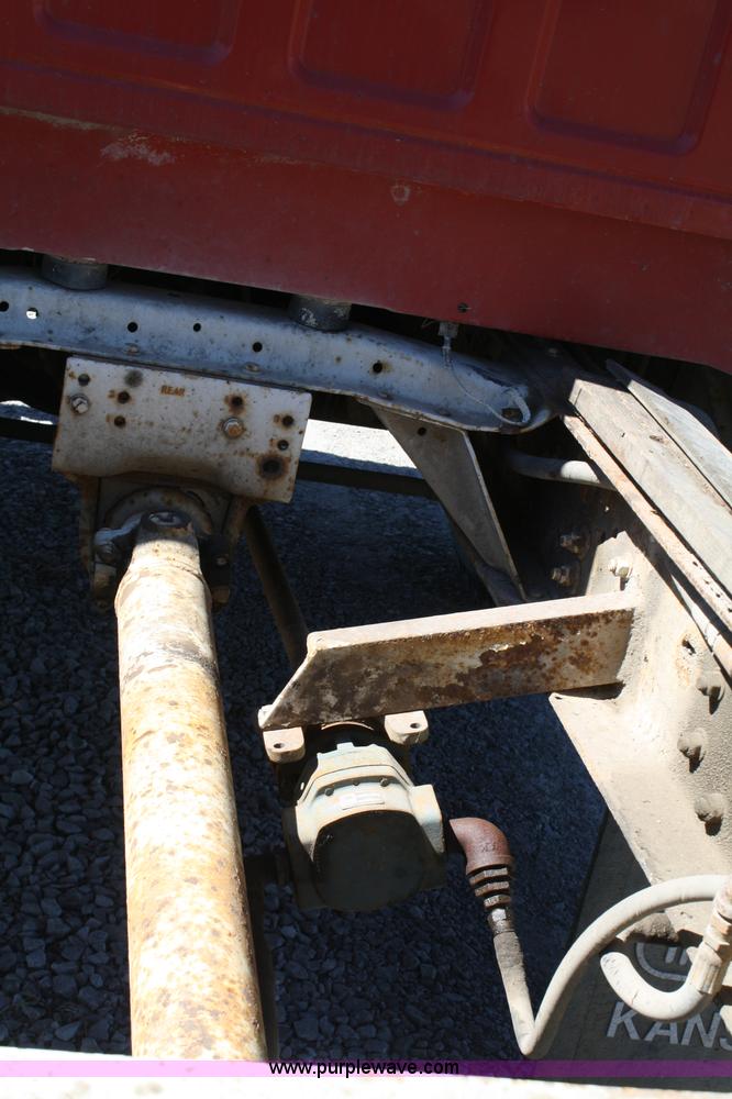 image for item 4707 1991 Ford F800 rollback truck