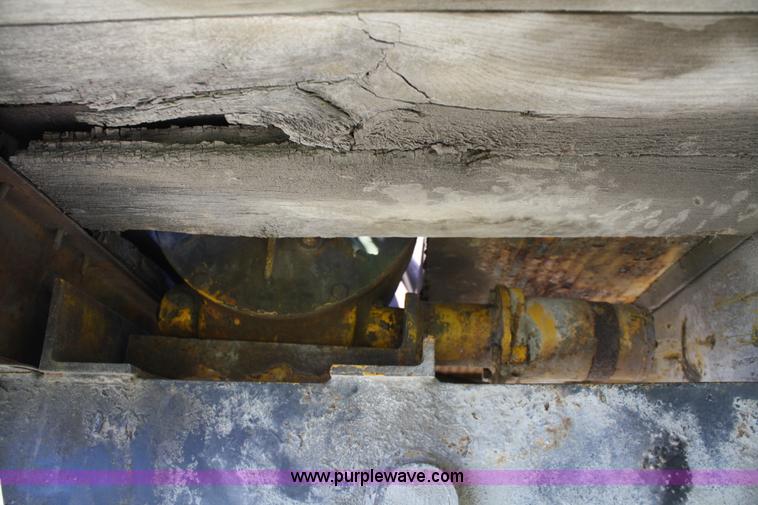 image for item 4707 1991 Ford F800 rollback truck