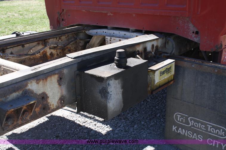 image for item 4707 1991 Ford F800 rollback truck