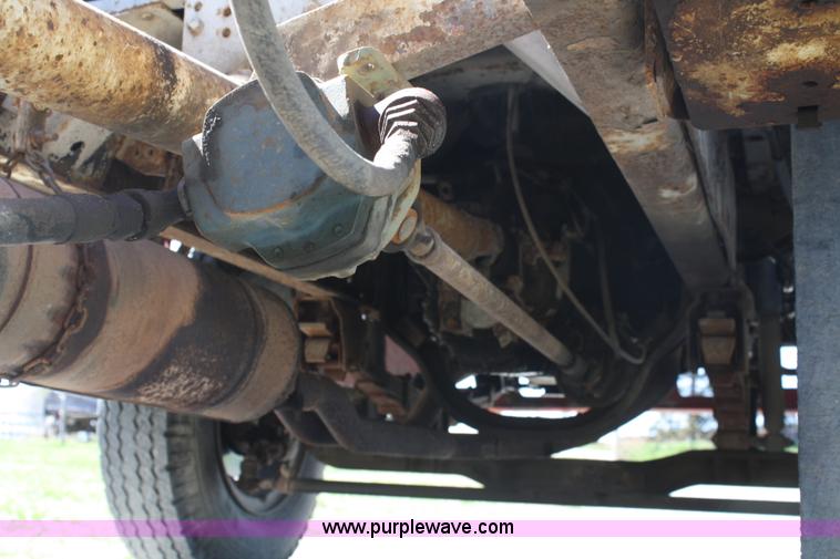 image for item 4707 1991 Ford F800 rollback truck