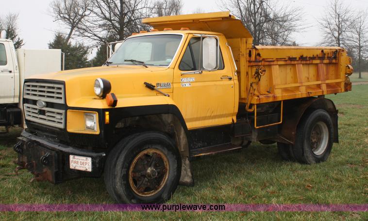 image for item 4726 1988 Ford F800 dump truck
